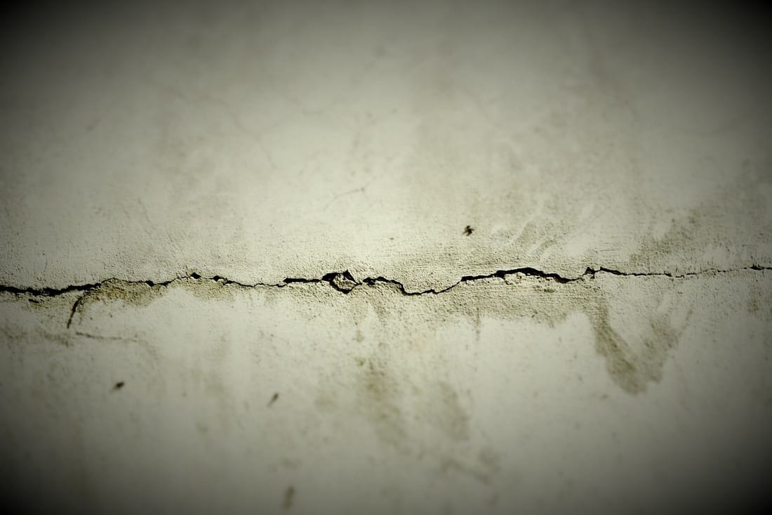 sheetrock crack repair